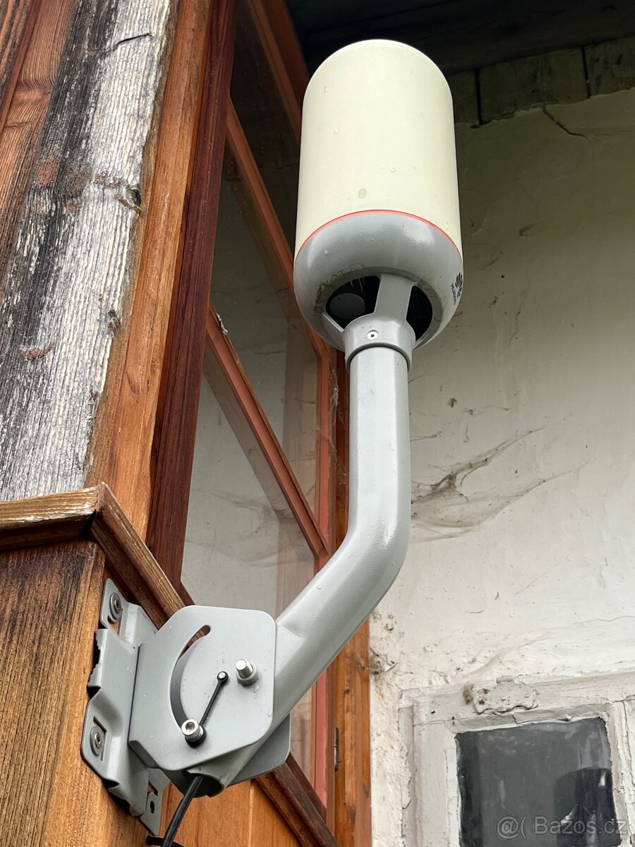 ANTÉNA, ROUTER, ZDROJ