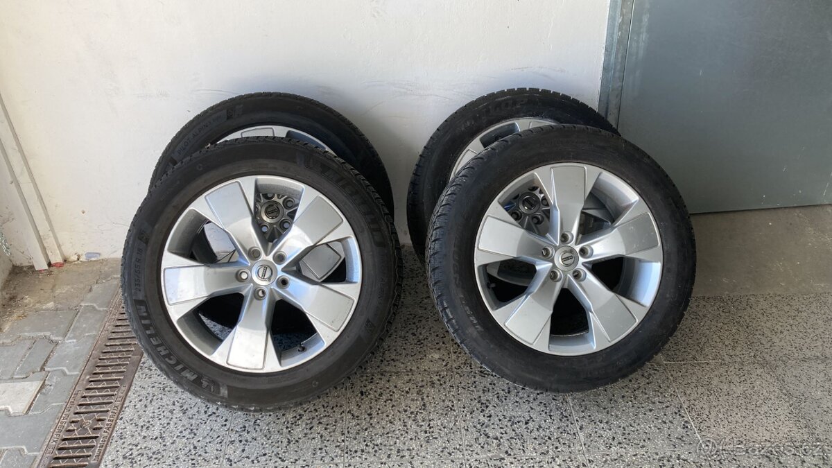 Originální komplet kol Volvo XC40 235/55 R18 zimní pneumatik