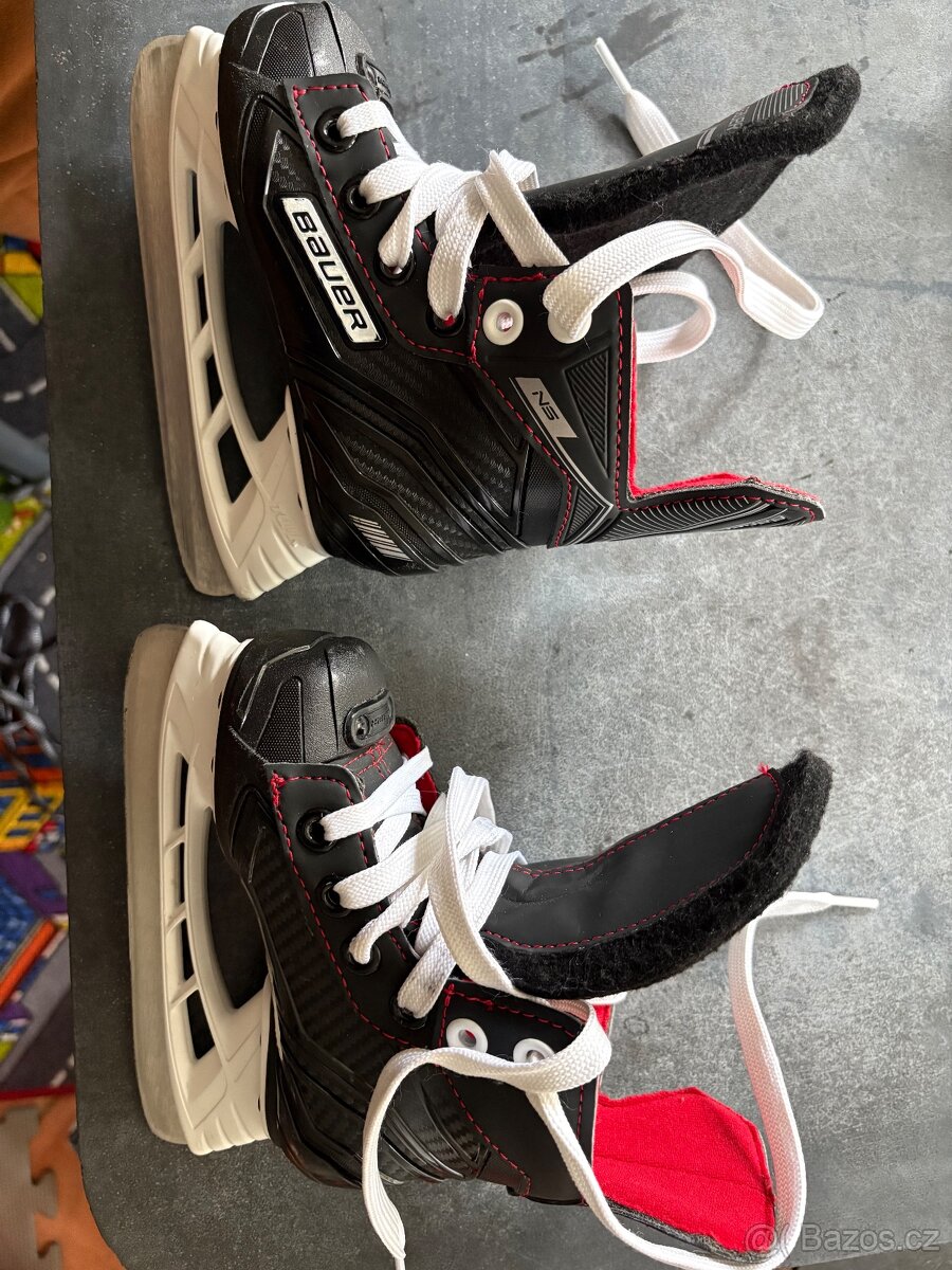 Brusle Bauer NS YTH 7.0