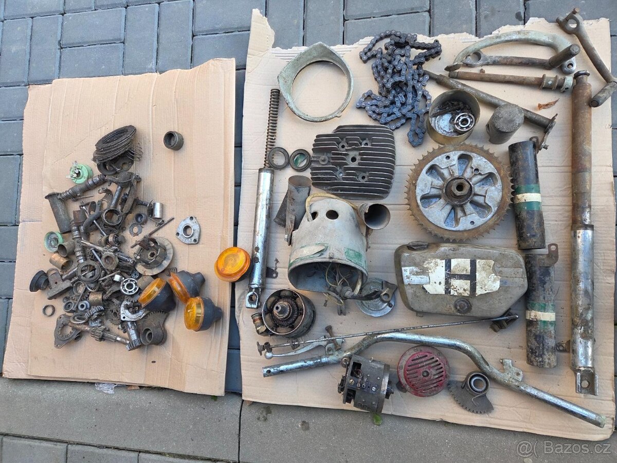 Velká sada náhradních dílů ČZ 175 apod..