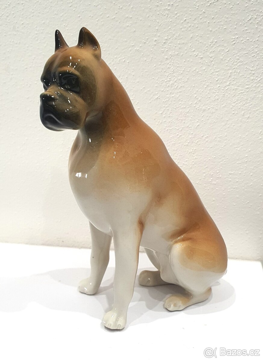 Porcelánová soška Royal Dux boxer pes