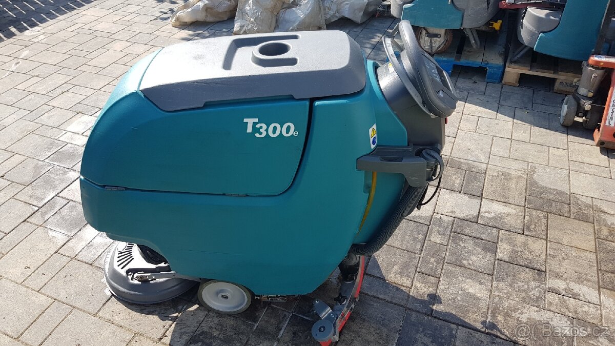 Podlahový mycí stroj TENNANT T300e