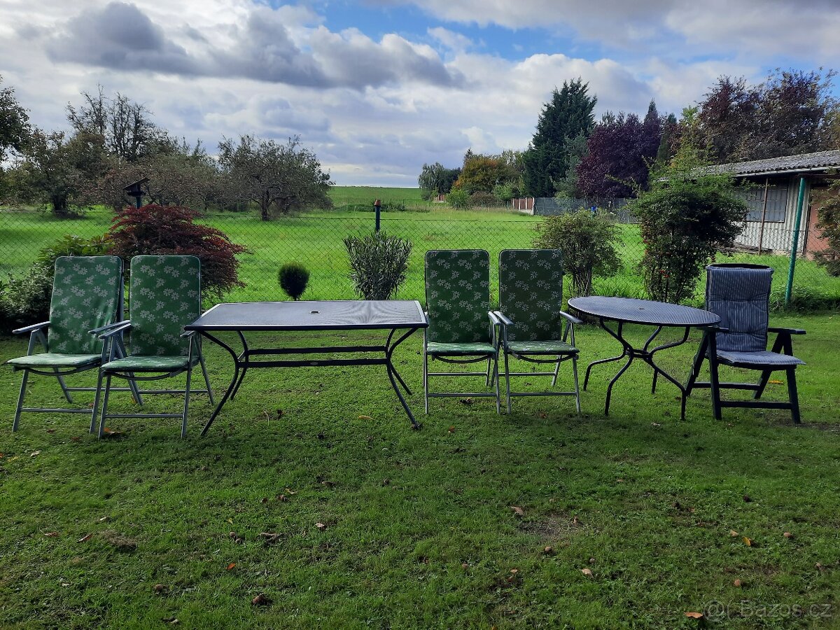 Kovový stůl- tahokov 2 ks,hliníková křesílka 4 ks,plast.křes