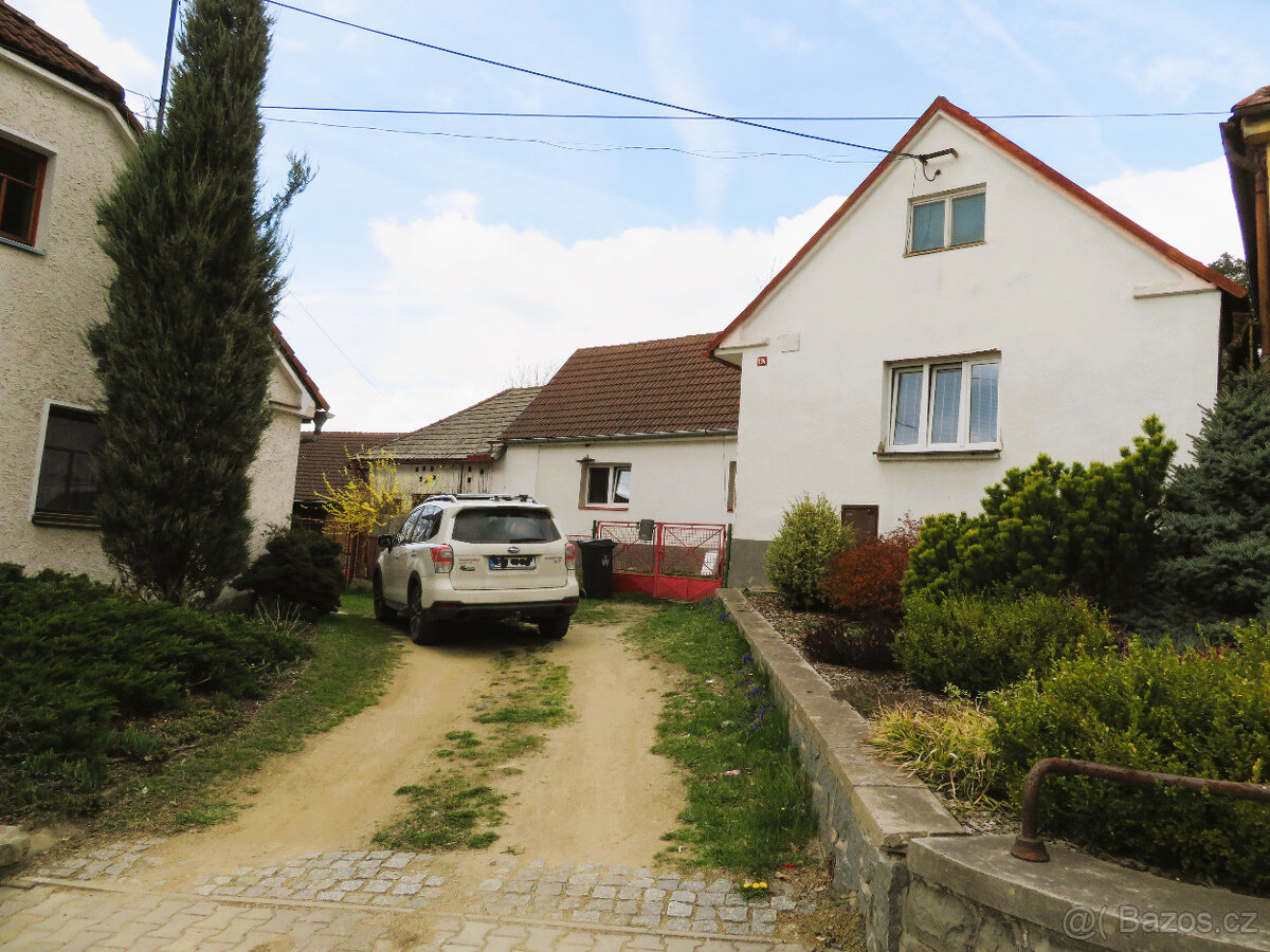 Prodej rodinný dům se sklepem, dvorkem, zahradou a stodolou