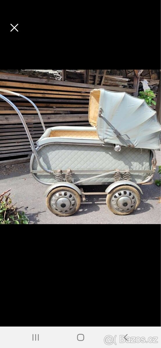 Starý kočárek