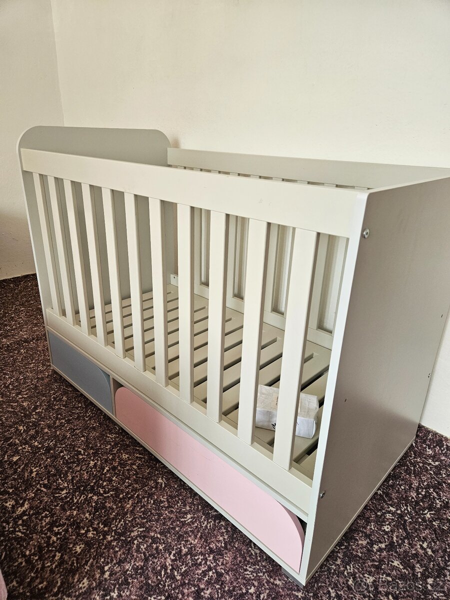 Dětská postýlka s příslušenstvím