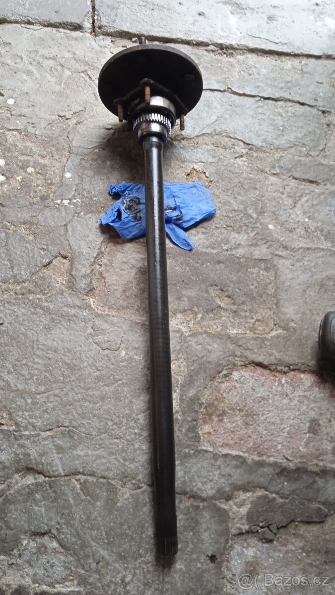 Prodám zadní poloosu Vitara 1