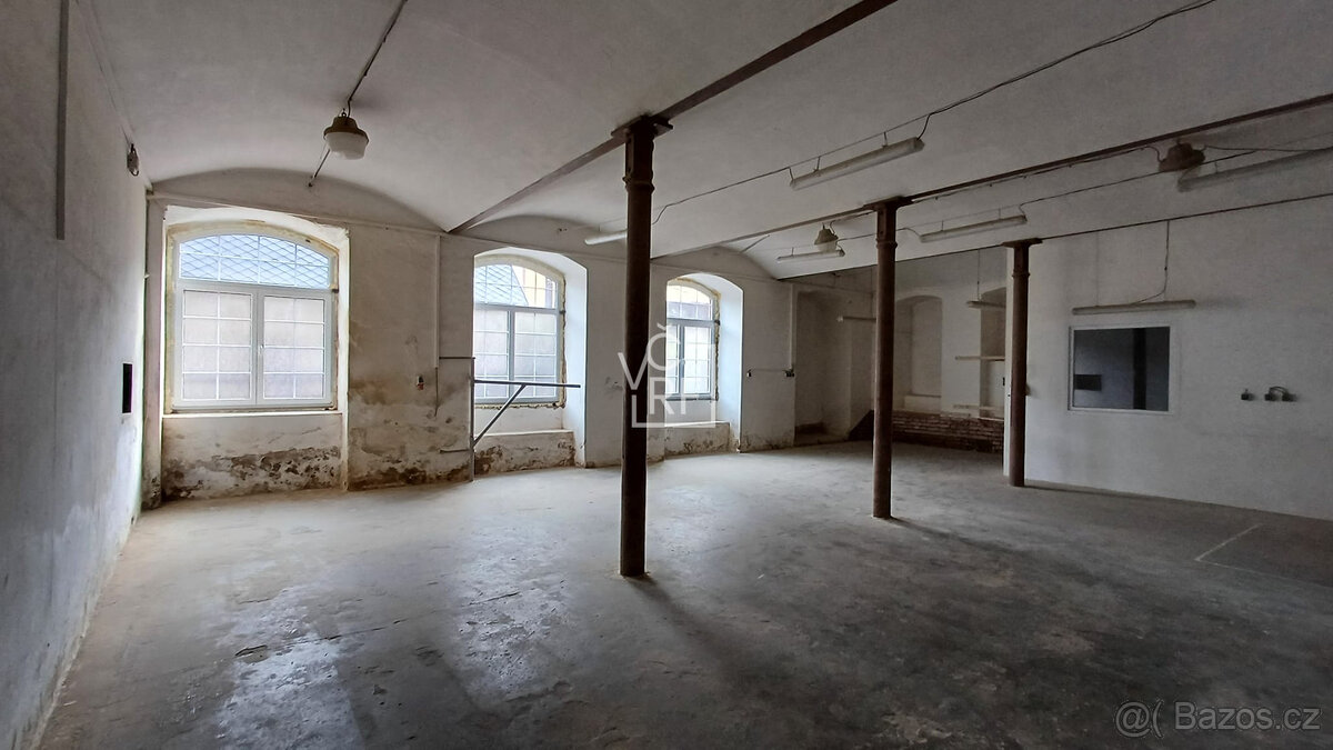 Pronájem skladovacích a výrobních prostor Heřmanice -125 m2,