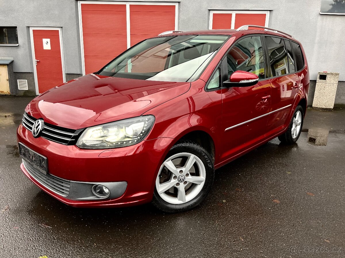 VOLKSWAGEN TOURAN 2011