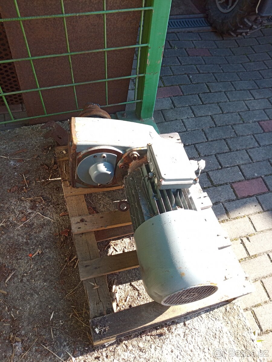 Převodovka s motorem prodám