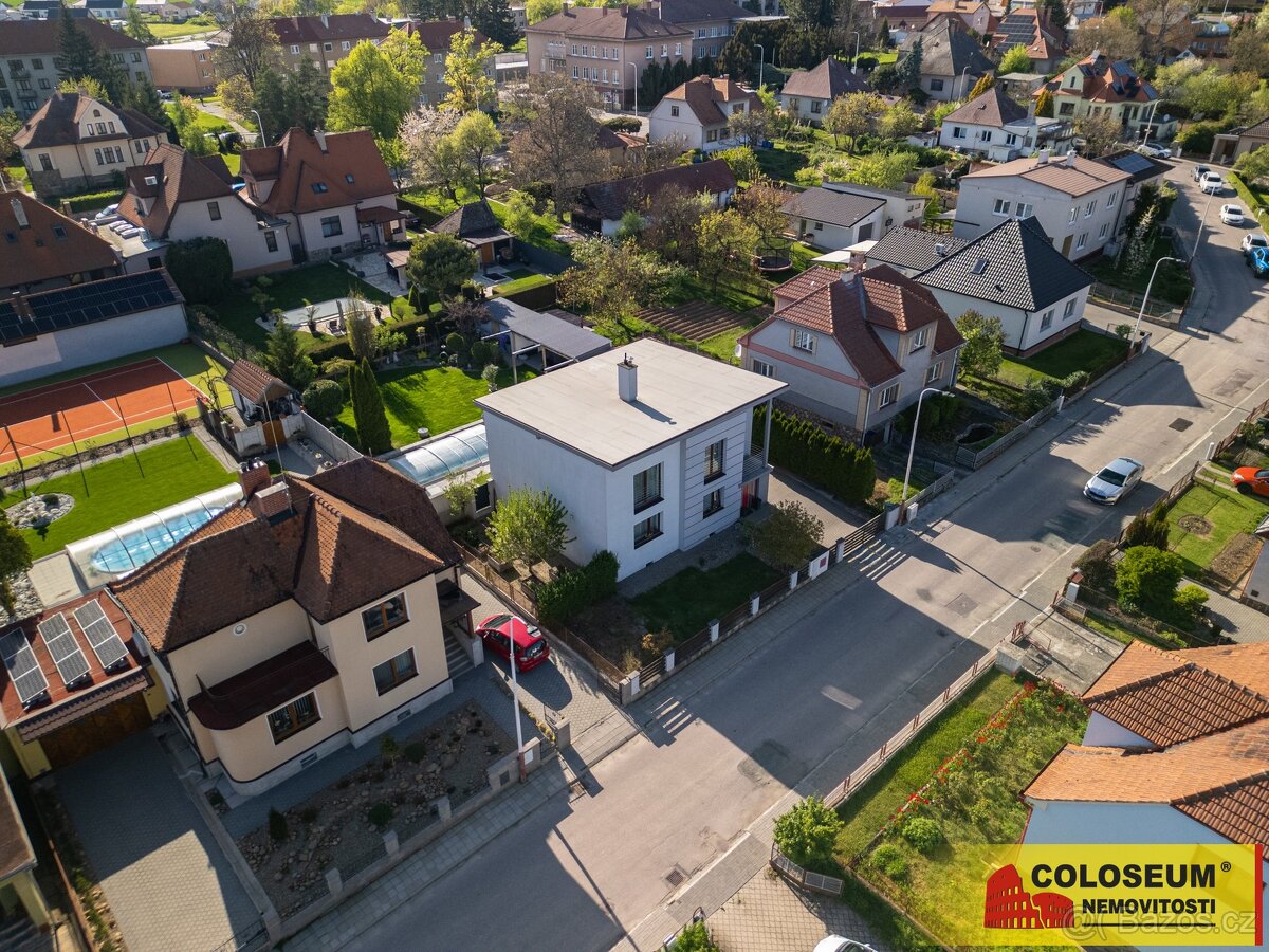 Moravský Krumlov, RD 5+kk, pozemek 760m2, zahrada, bazén - r
