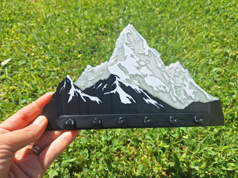 Nový věšák Mountain s háčky