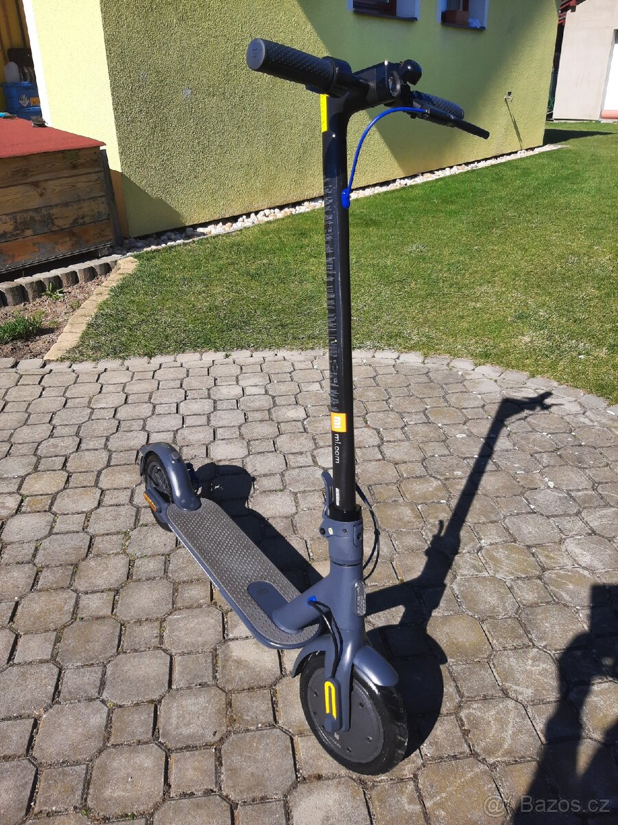Prodám Elektrickou koloběžku Xiaomi Electric Scooter 3