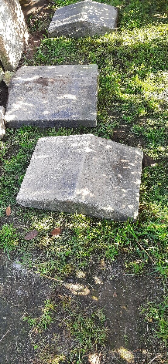 Žulové stříšky
