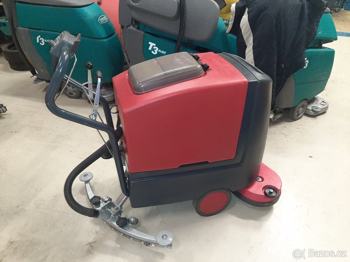 Podlahový mycí stroj Cleanfix RA 561 B s vlastním pojezdem