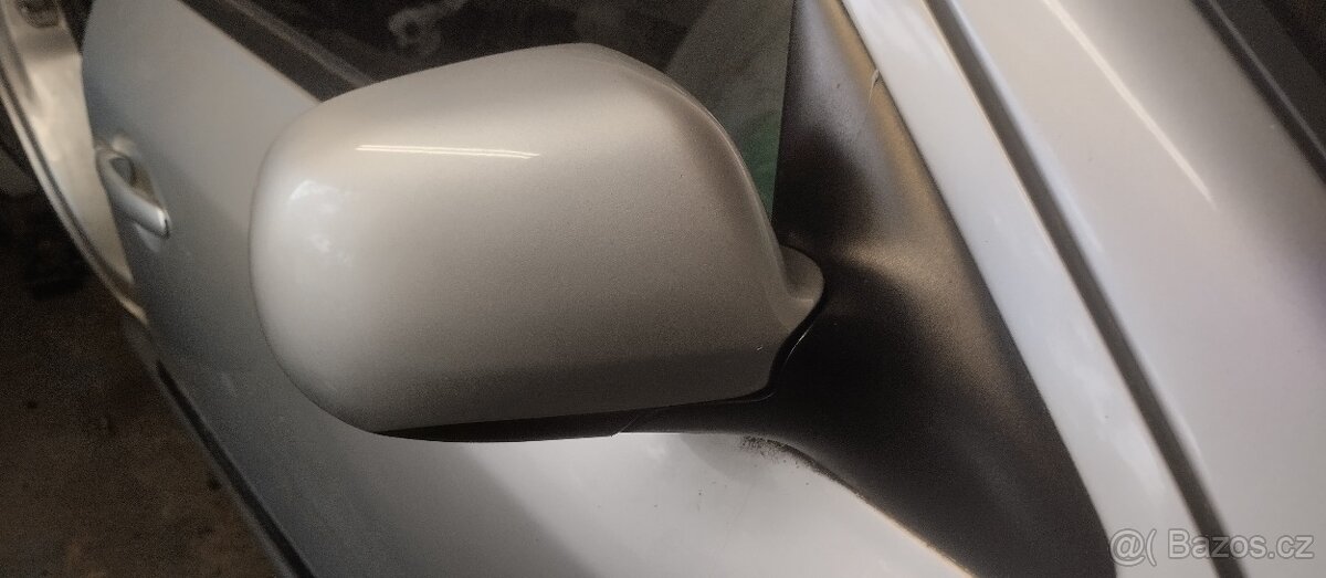 Prodám pravé zrcátko na škoda Octavia 1