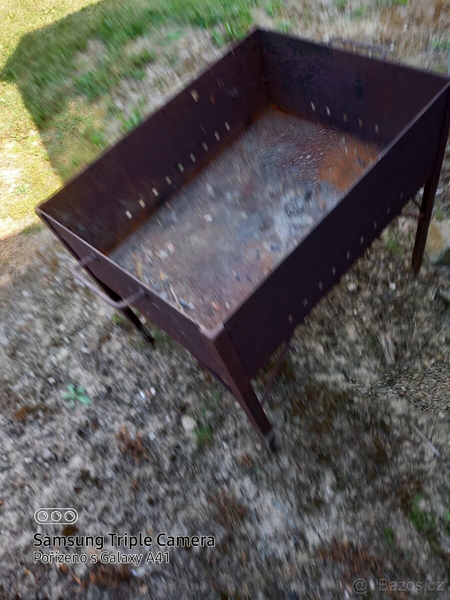Ohniště/ železné,přenosné/