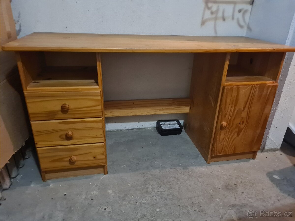 Psací stůl z masivu