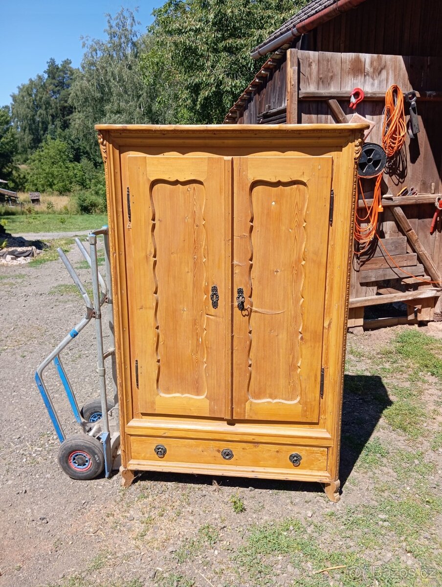 Staré skříně