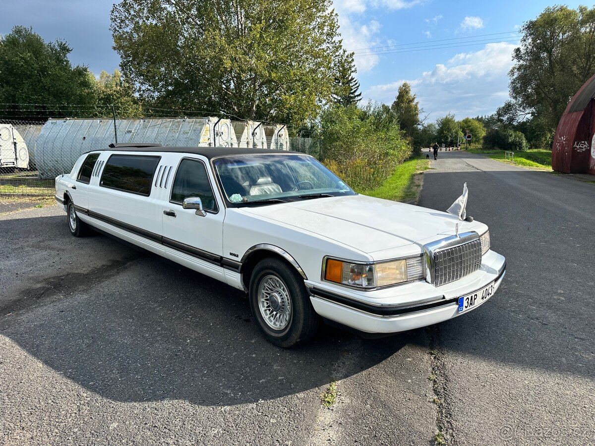Limuzína Lincoln V8