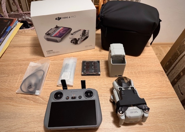 DJI Mini 4 Pro Fly More Combo (DJI RC 2)
