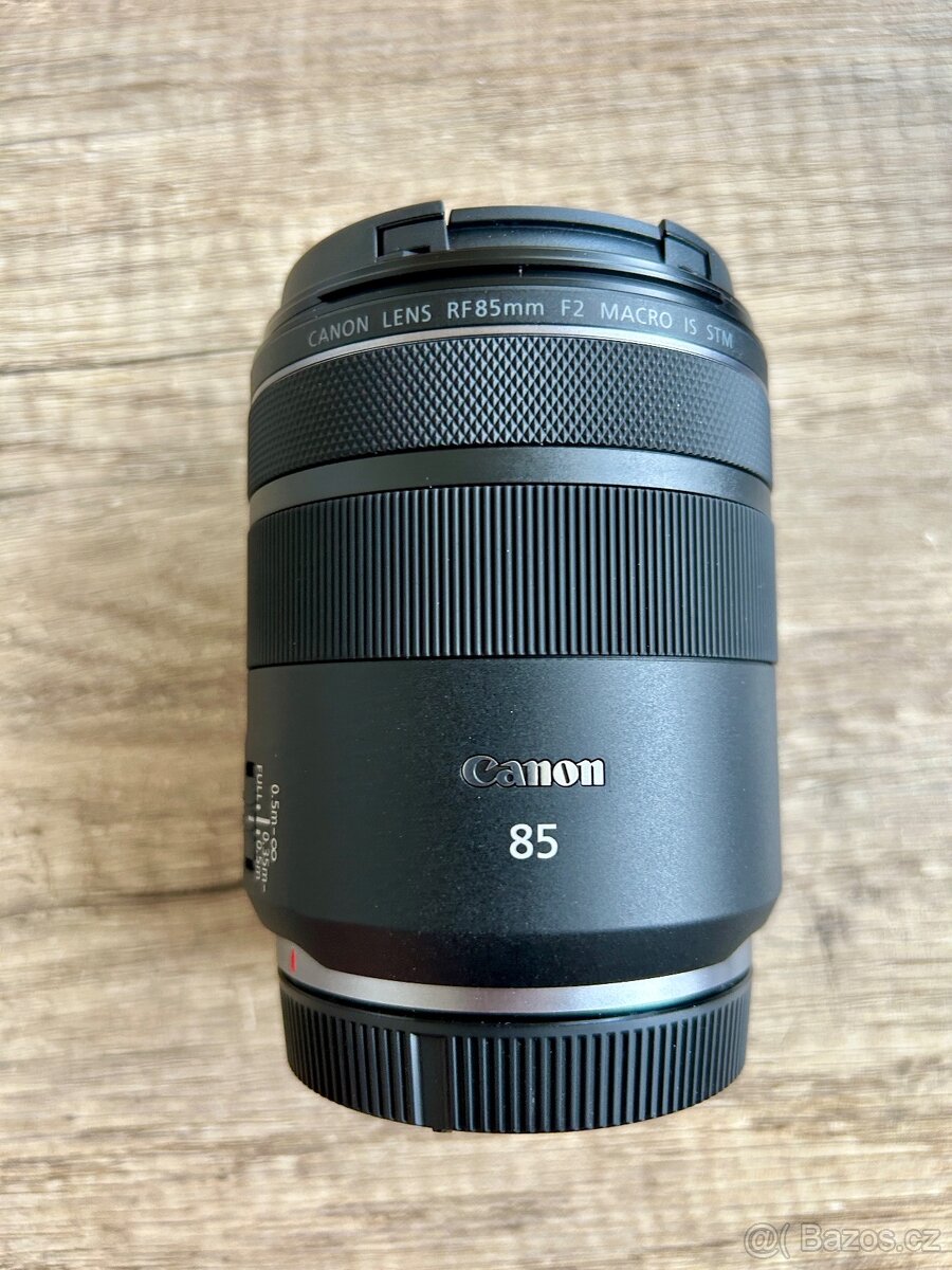 Canon RF 85 mm f/2 Macro IS STM