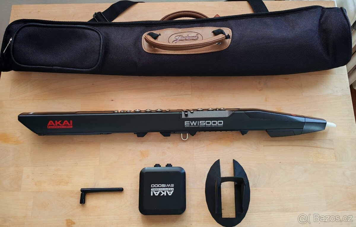 Akai EWI 5000 + pouzdro + reciever + stojánek