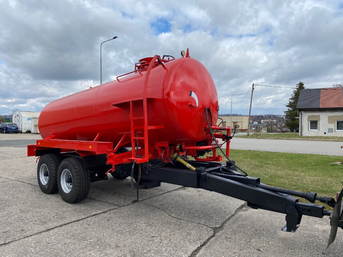 Fekální cisterna 10m3 na podvozku za traktor