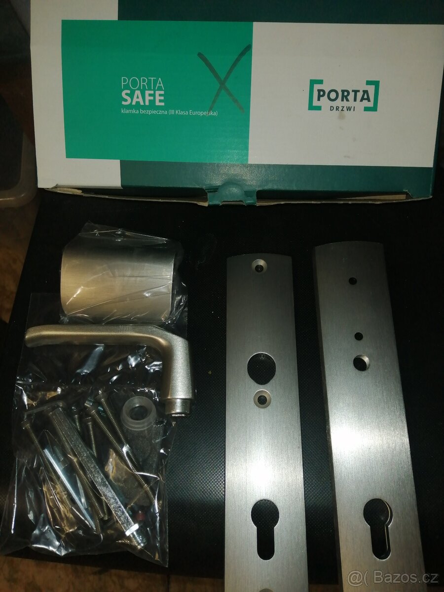 Spolehlivé bezpečnostní kování PORTA – PC 92 inox