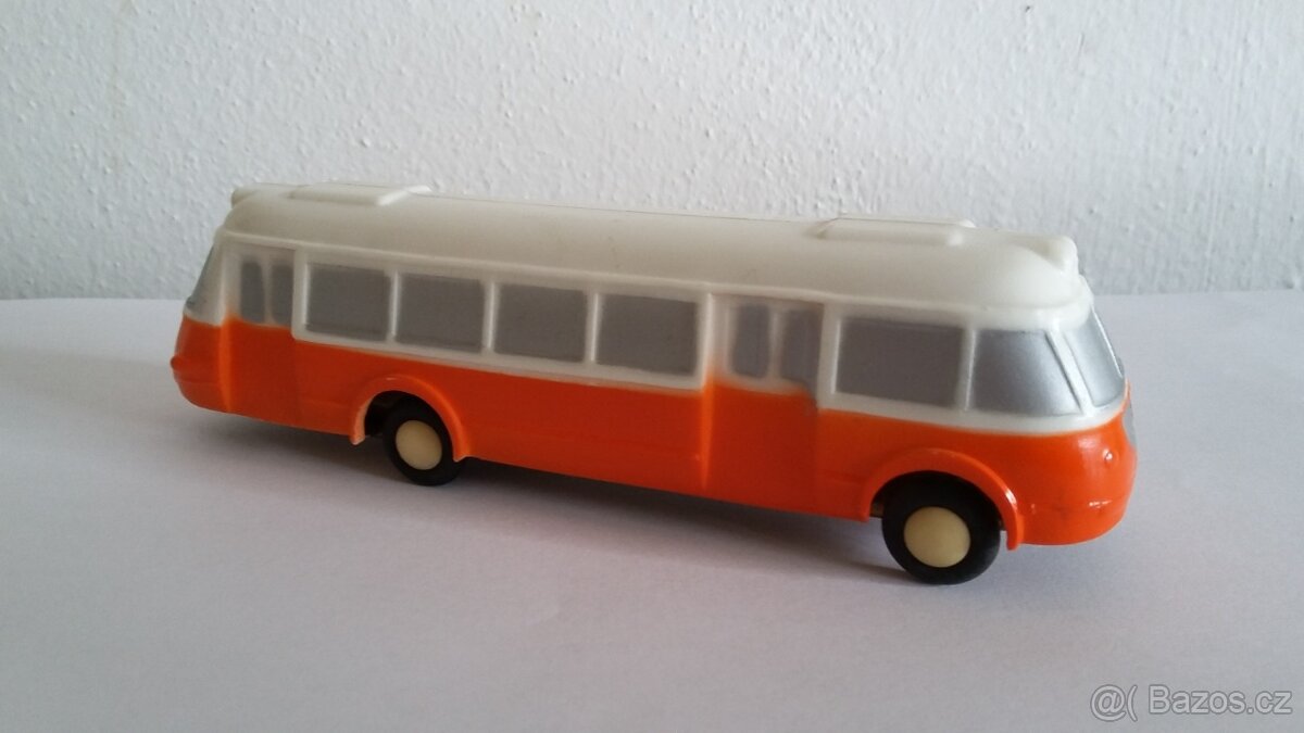 Stará hračka Směr autobus Škoda 706 RTO na setrvačník