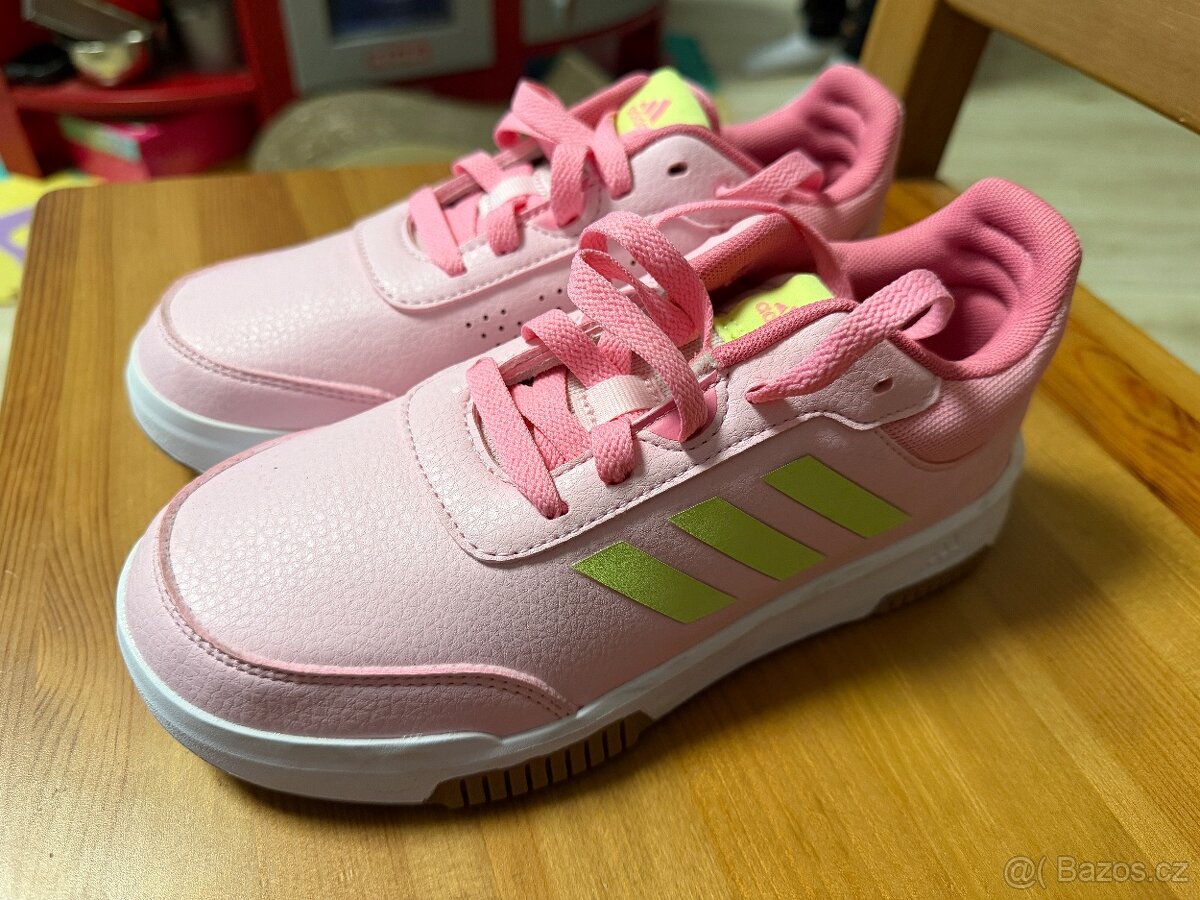 dětské boty Adidas, vel. 35, nové