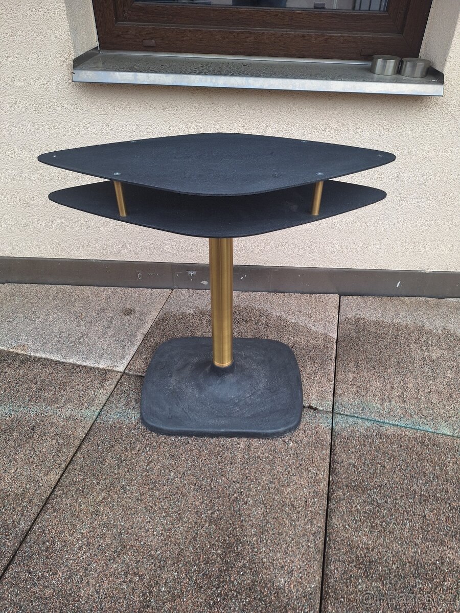 Industriální stolek z mosazi, litiny a železa