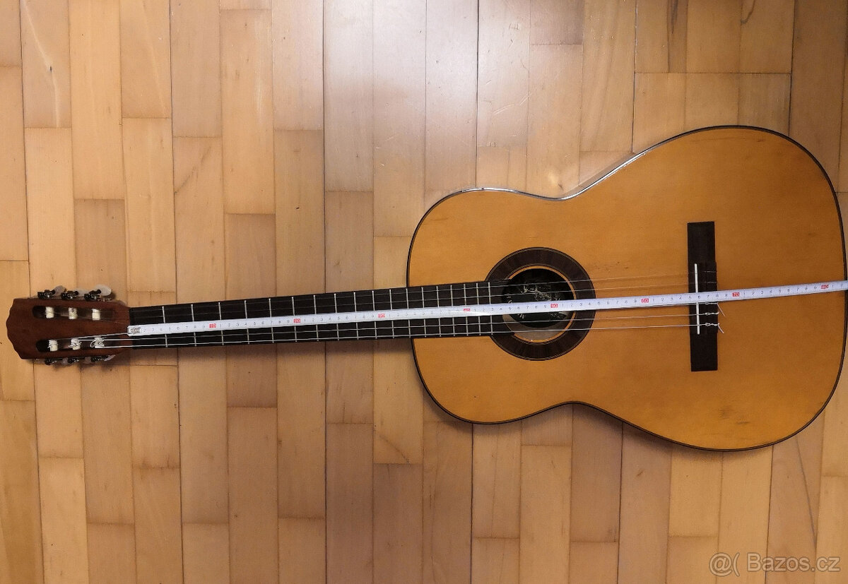 Akustická kytara Höfner Anno k táboráku