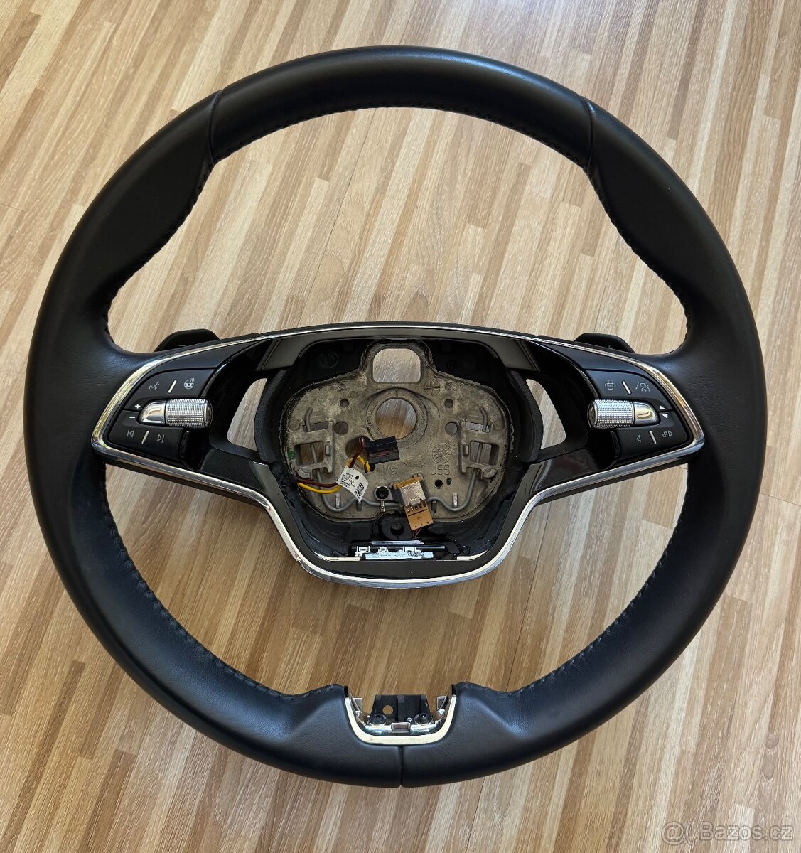 Multifunkční vyhřívaný kožený volant