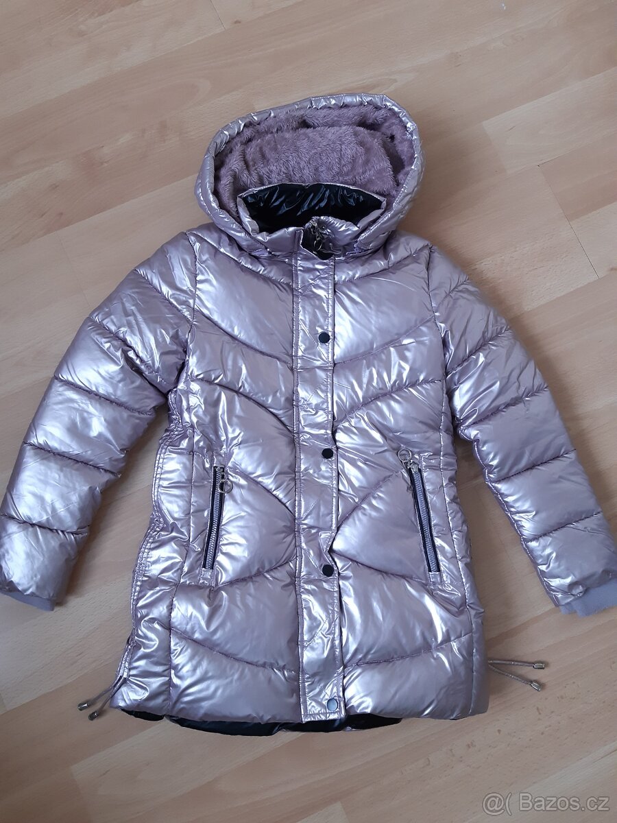 Dívčí kabát či delší bunda