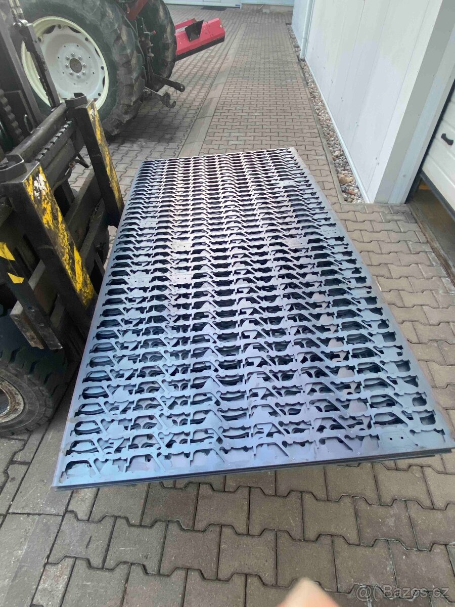 Vypálené plechy na plot