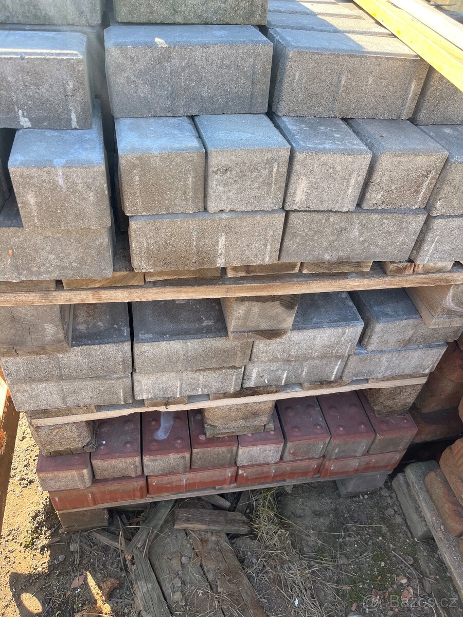Betonová dlažba 20x20x8 + půlky + reflexní