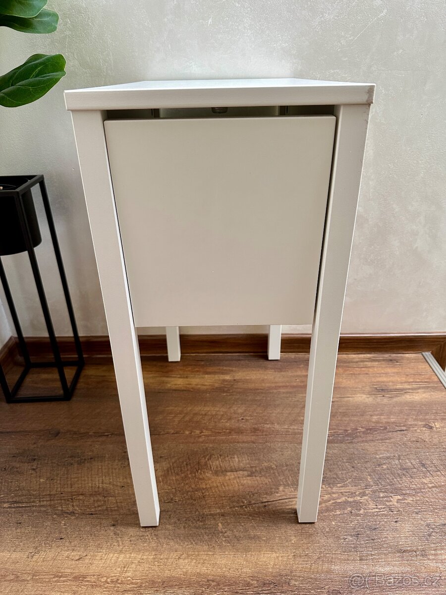 Noční stolek Nordli Ikea