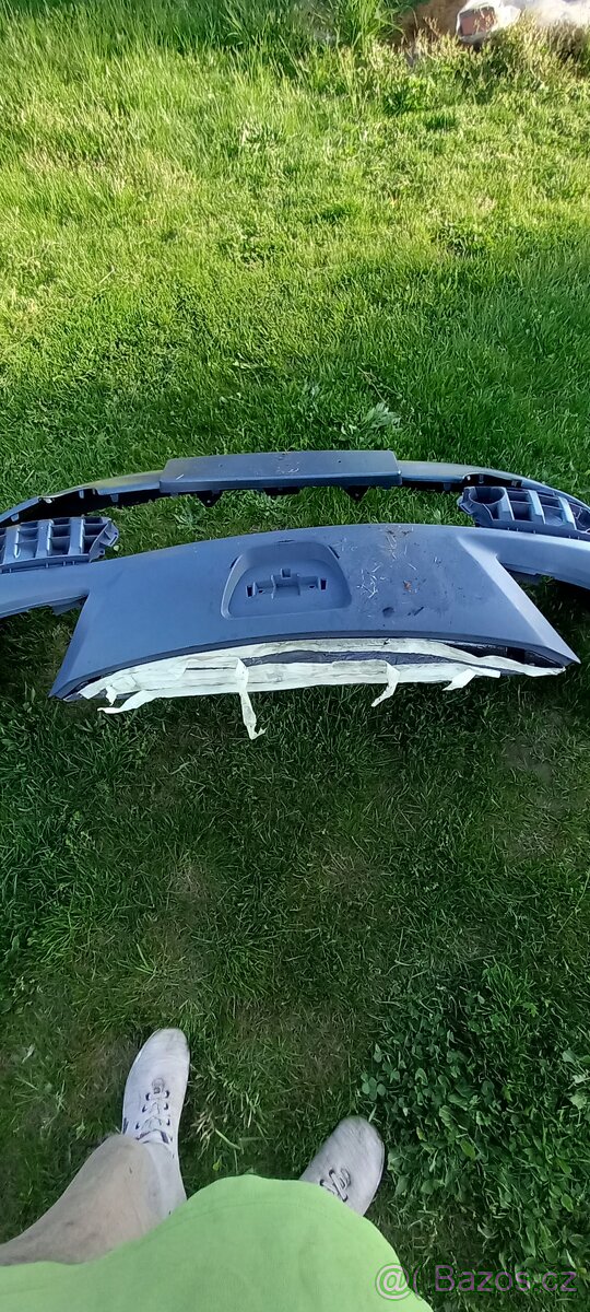 Prodám přední nárazník Peugeot 407 combi