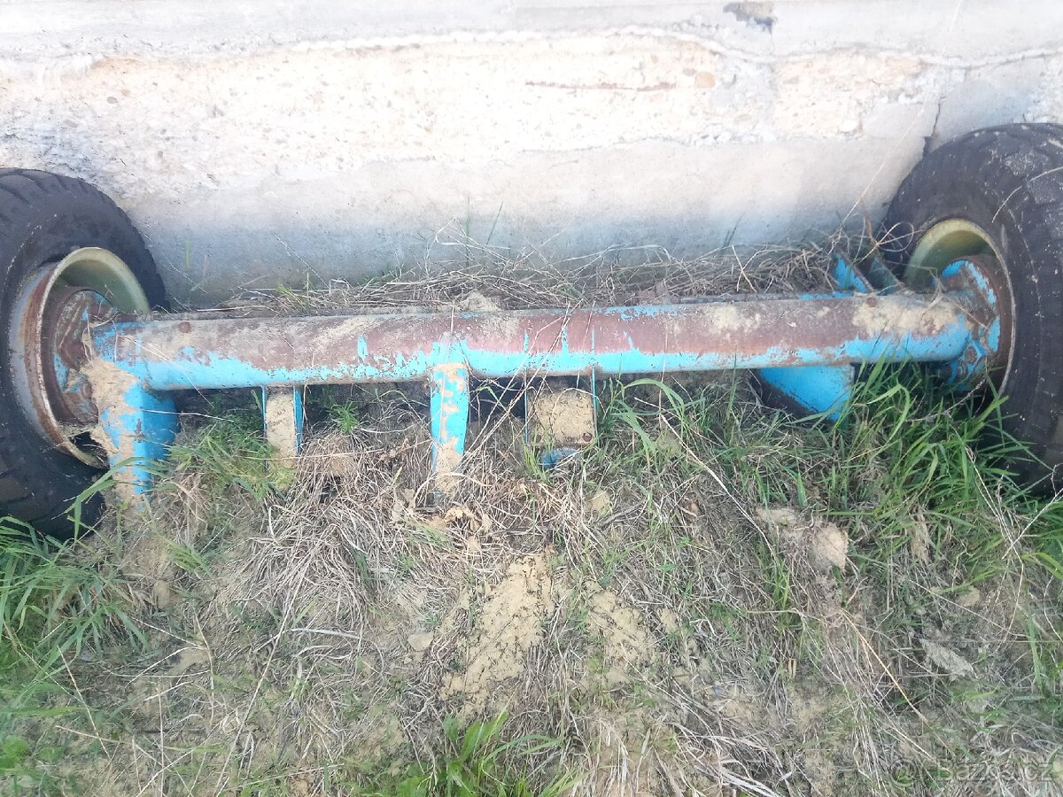 Náprava brzdění s pneumatikami na vlek