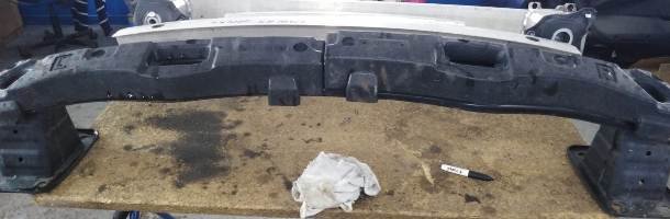 ZADNÍ VÝSTUHA NÁRAZNÍKU BMW X5