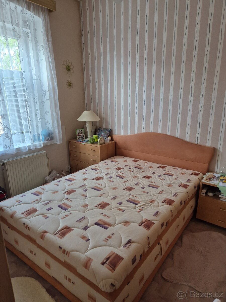 Manželská postel - válenda s úložným prostorem