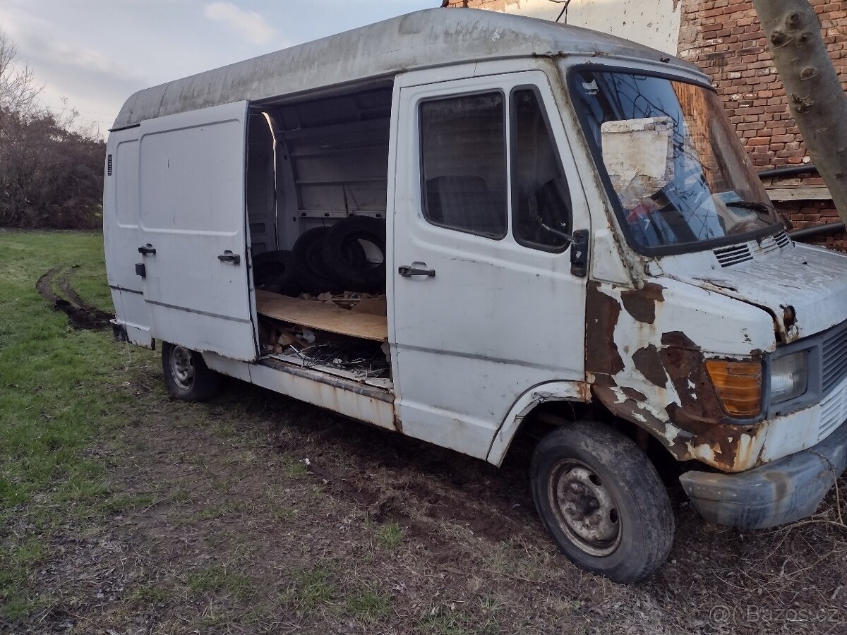 Mercedes-Benz 208D