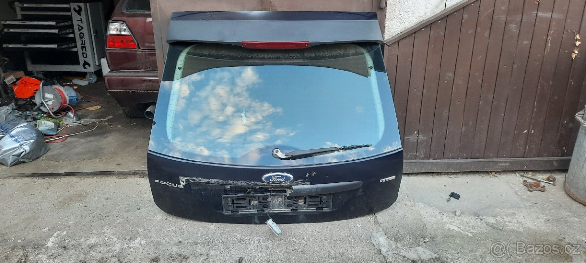 Víko kufru ford focus páté dvéře