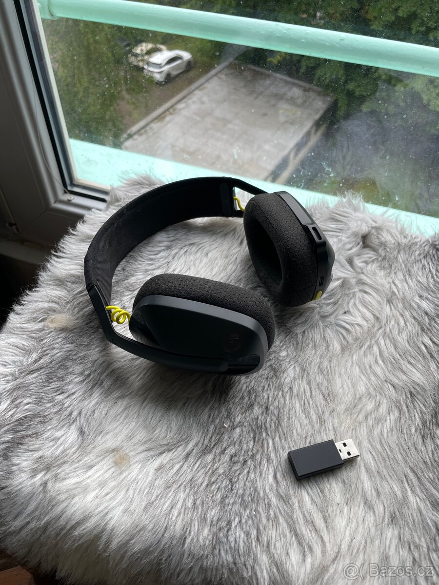 Herní sluchátka Logitec g435