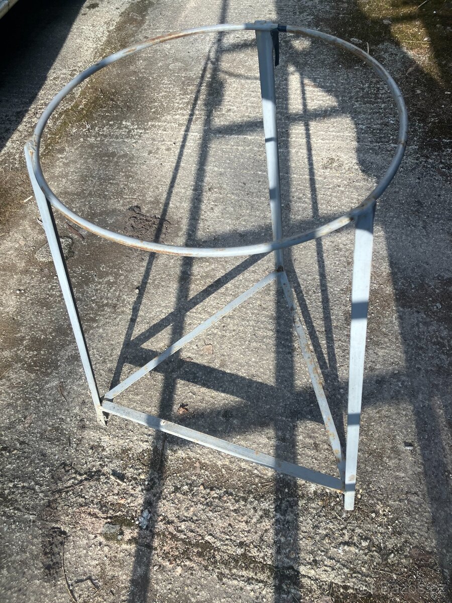 Stojan na odpadkové pytle