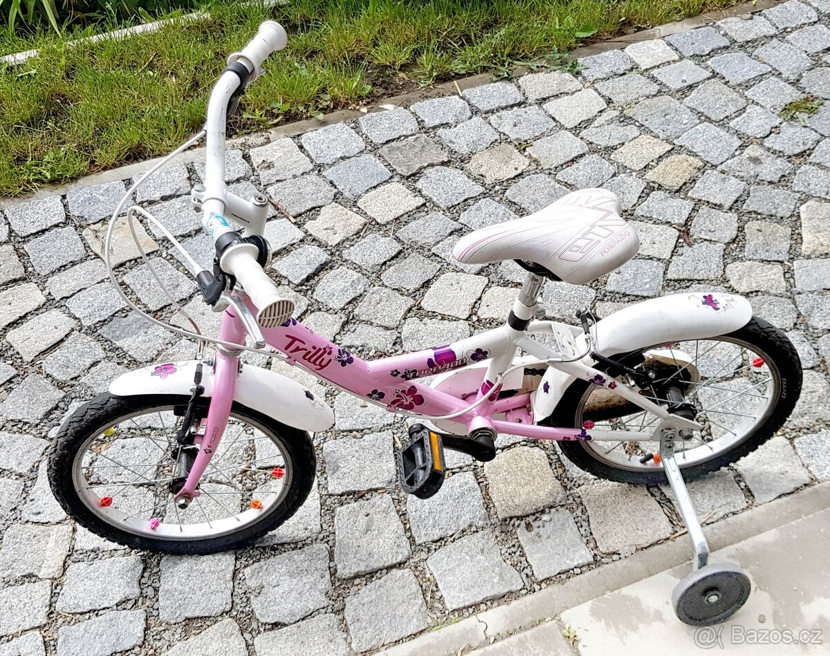 Dětské kolo s přídavnými kolečky