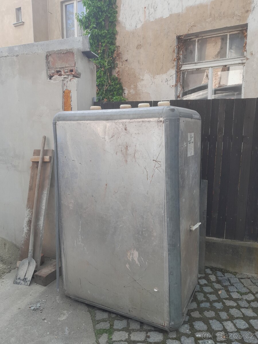 nádrž na 1000 l pvouplášťová