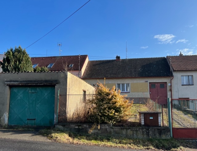 Rodinný dům 3+1 + 2garáž na pozemku 803 m2, Nové Strašecí