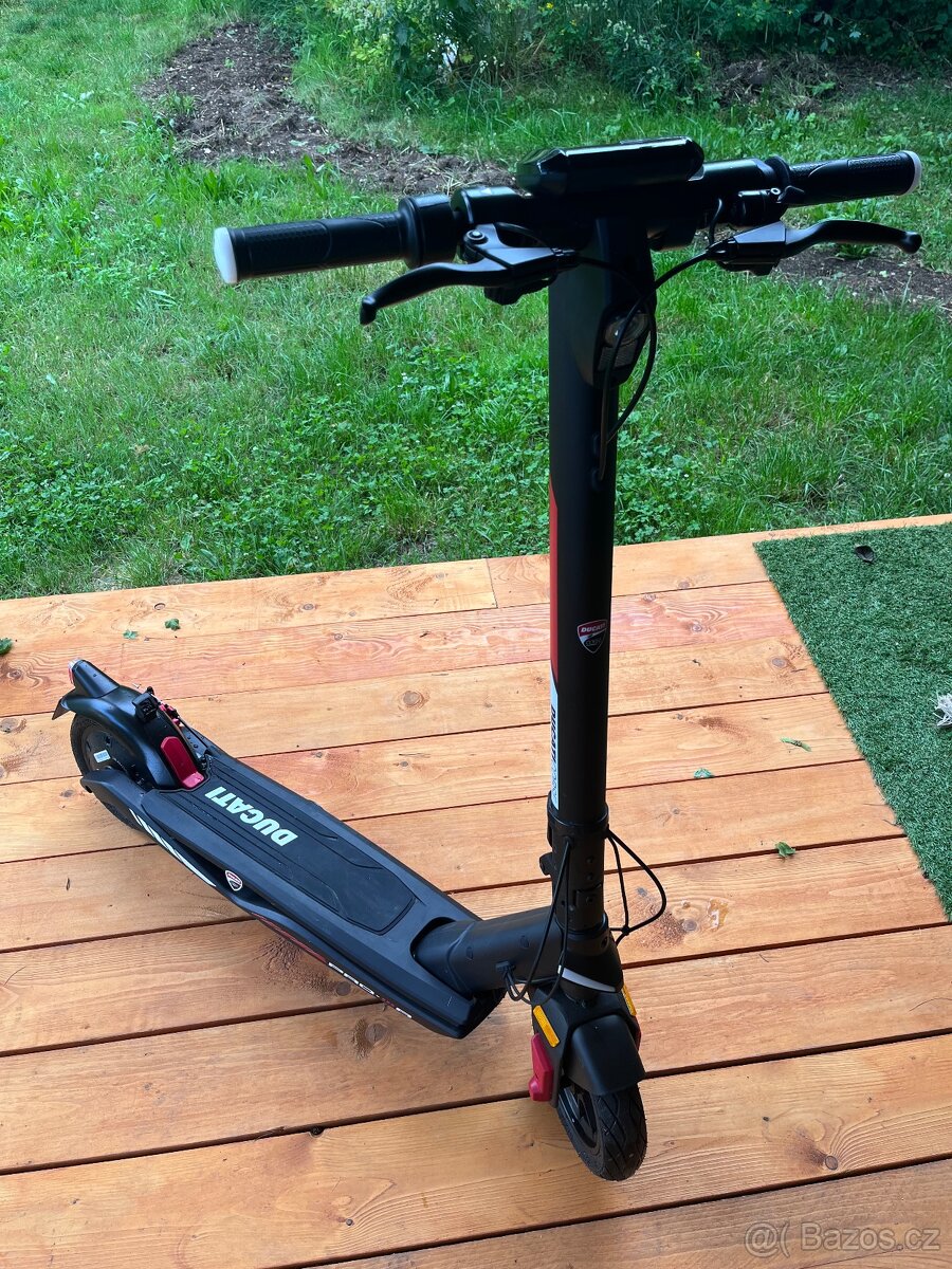 Elektrokoloběžka Ducati Pro 3R